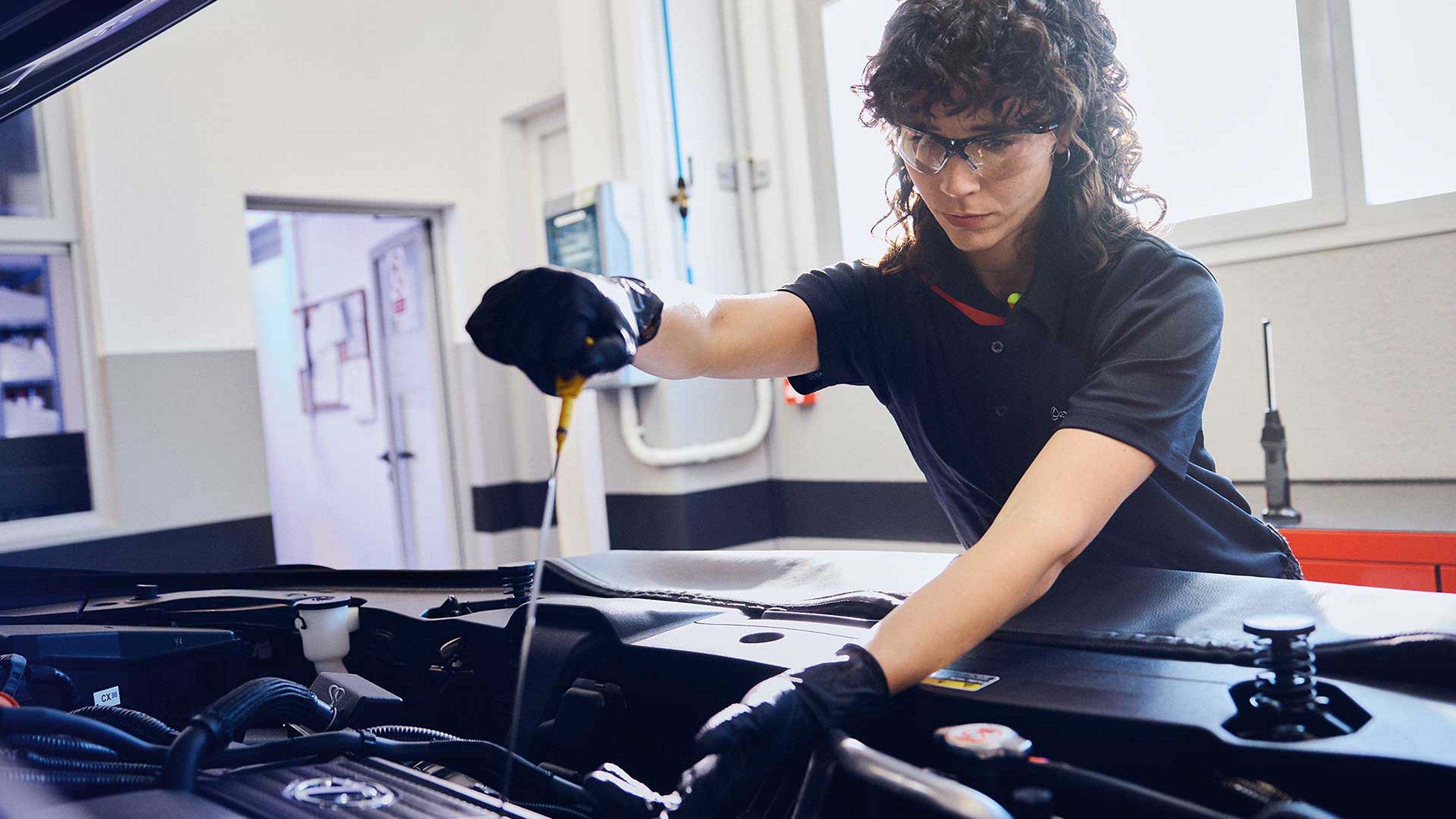 2025-lexus-owners-maintenance-oil-change-hero-1920x10280-310328:Large-Landscape?ts=1746006275258&resMode=sharp2&op_usm=1.75,0.3,2,0