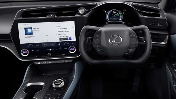 Cockpit van de Lexus RZ 