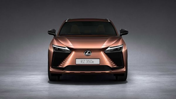 Vooraanzicht van de nieuwe Lexus RZ 350e