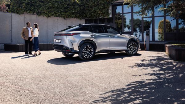 Lexus Downloads: RZ brochure & prijslijst | lexus.nl