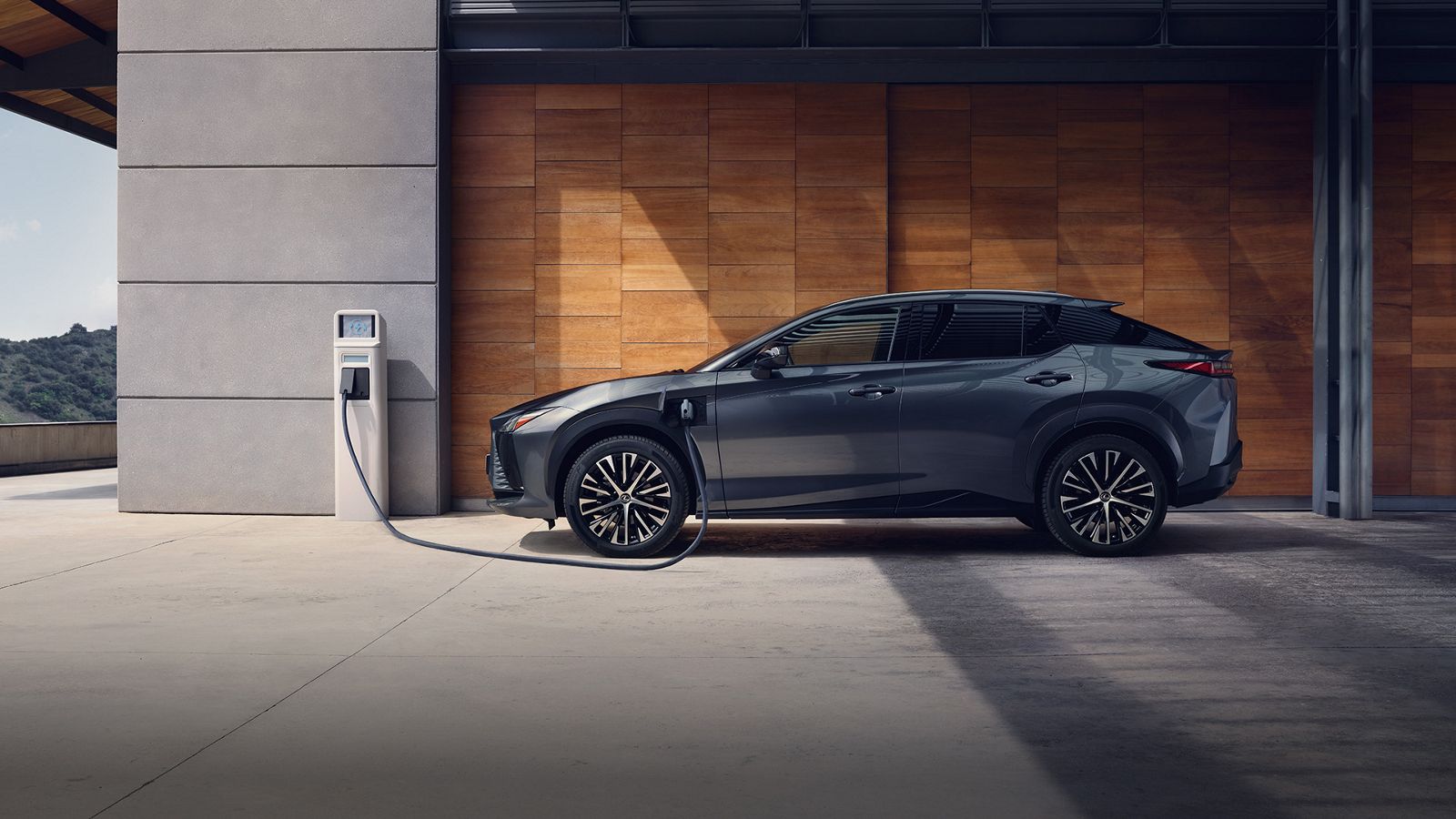 Ein RZ lädt an einer Wallbox