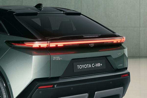 2025_TOYOTA_C-HR_plus_Exterior_04