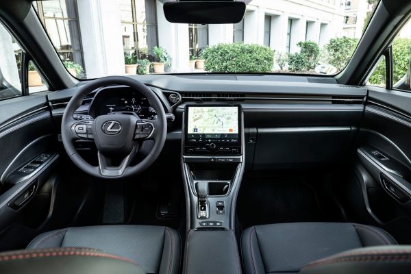 Vista do condutor do Lexus LBX