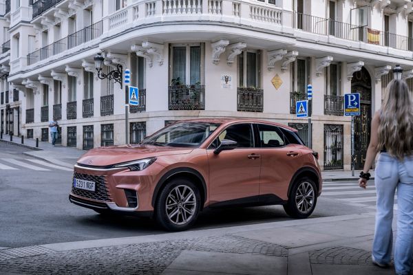 Lexus LBX a circular na cidade