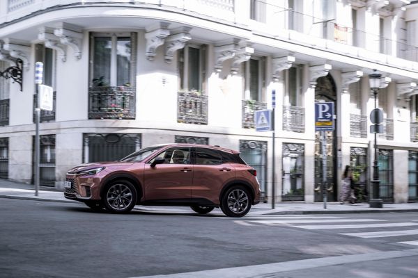 Lexus LBX a circular na cidade
