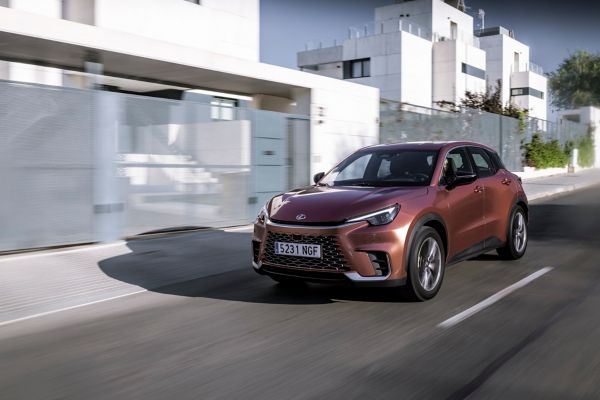 Lexus LBX a circular na cidade