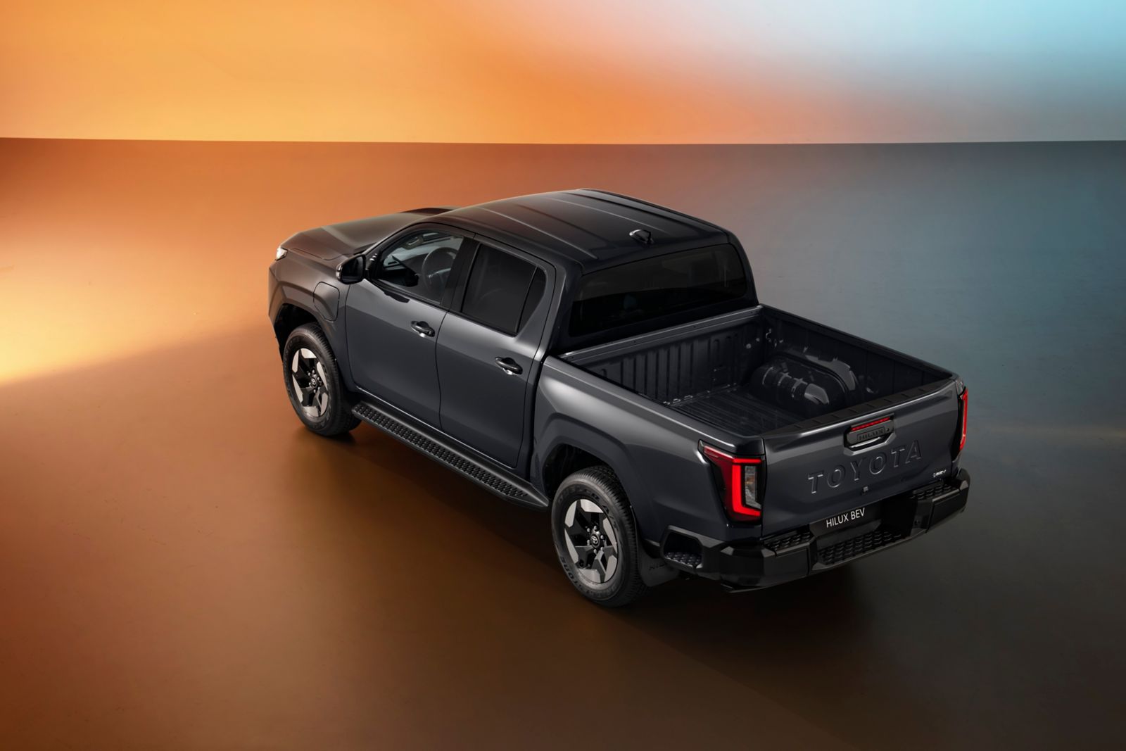 Nuovo Toyota Hilux su percorso fuoristrada