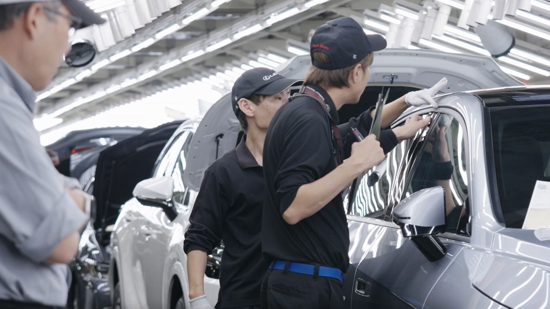 Takumi master a inspecionar um Lexus