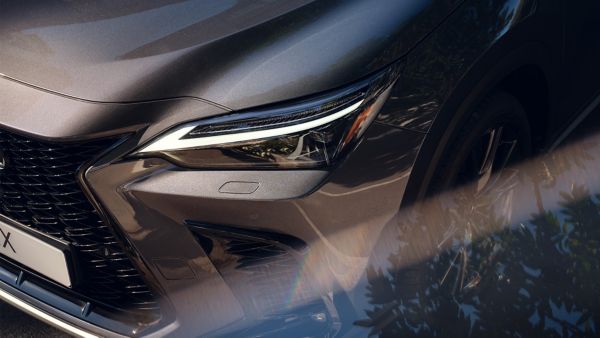 Adaptive High-beam System - Technology | Lexus Europe