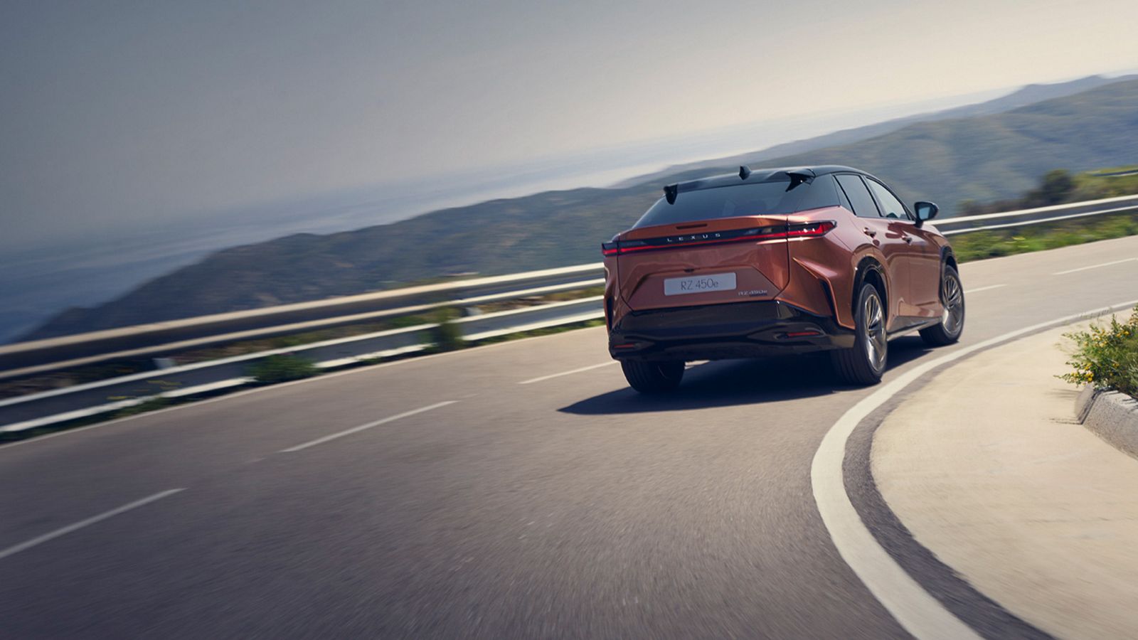 Lexus RZ გზაზე 