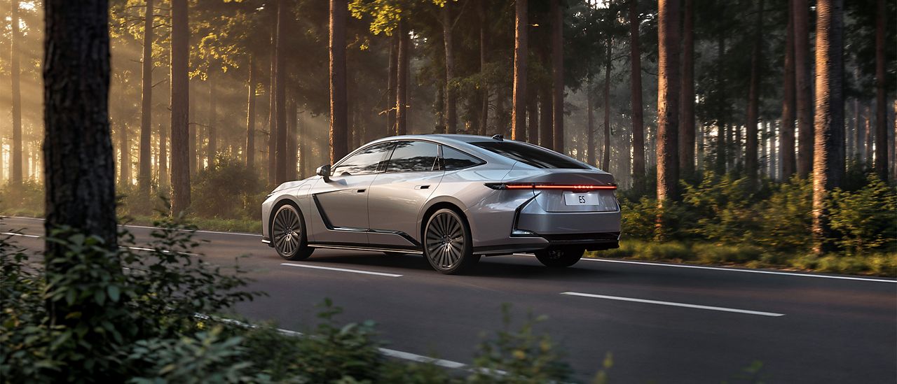2026-lexus-es-colour-picker-sonic-platinum-2-1920x823