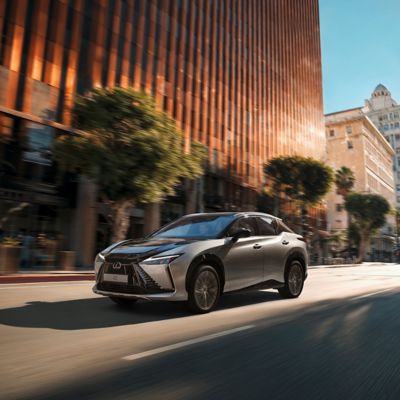 Lexus rijdt elektrisch