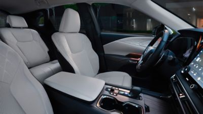 Lexus RX Hybrid si RX Plug-In Hybrid. SUV premium