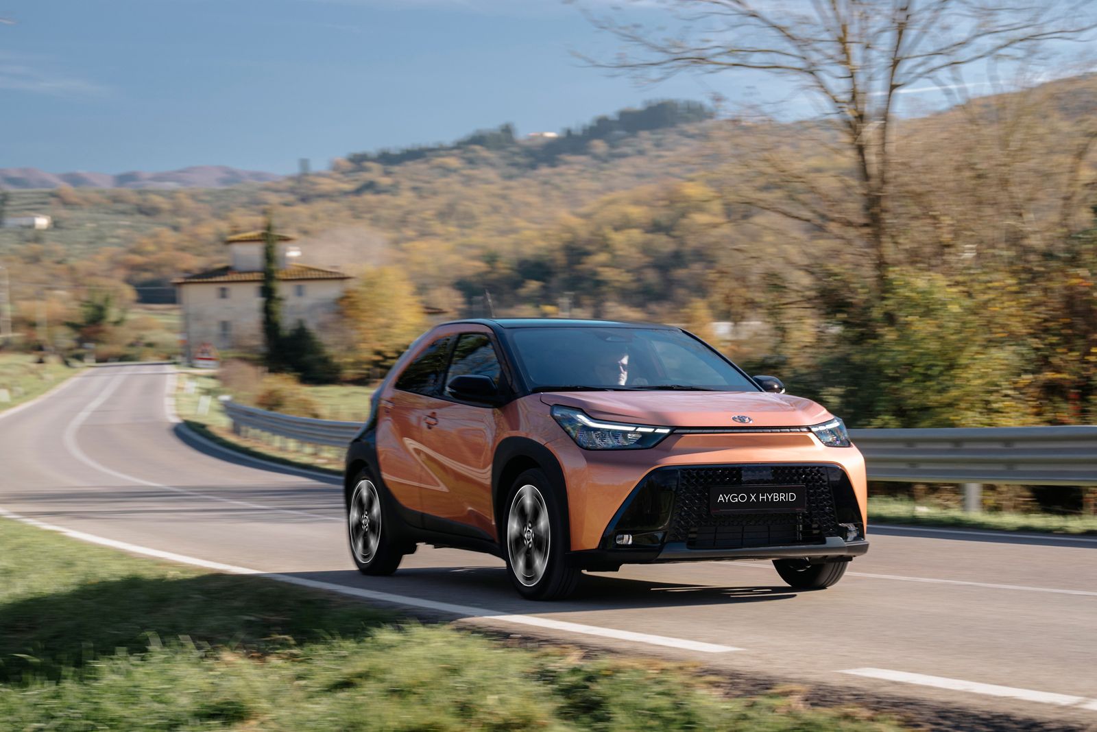 טויוטה אייגו X הנעה היברידית