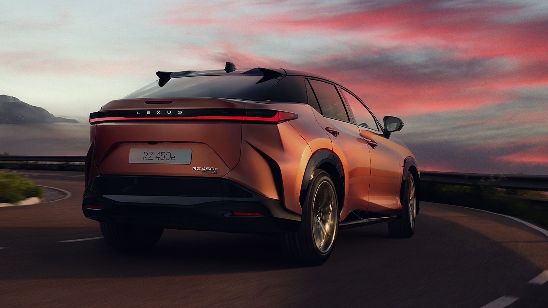 לקסוס RZ רכב SUV חשמלי