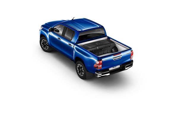 Detailansicht einer Staubox aus Kunststoff auf einem blauen Hilux