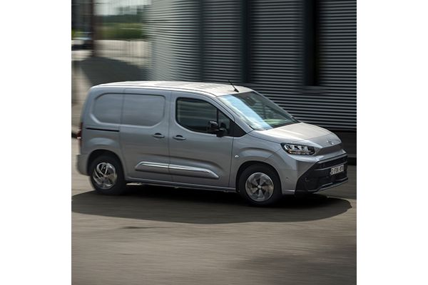 Toyota Professional umacnia się na pozycji lidera rynku LCV w Polsce