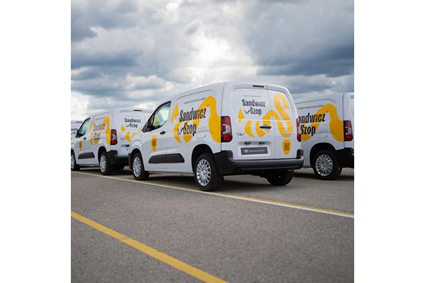 Toyoty PROACE CITY w barwach Sandwicz Szop