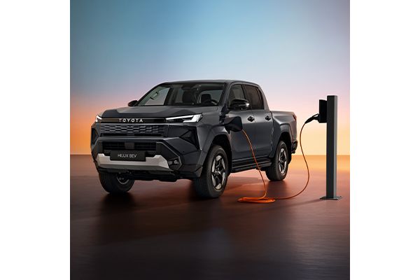 Új generáció, új hajtásláncok, új korszak: Megérkezett a legújabb, elektrifikált Toyota Hilux