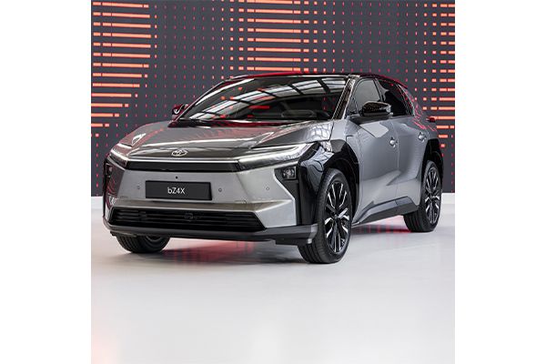 Toyota bZ4X má rychlejší nabíjení, vyšší výkon a delší dojezd