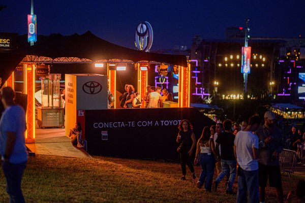 Stand da Toyota nos festivais 