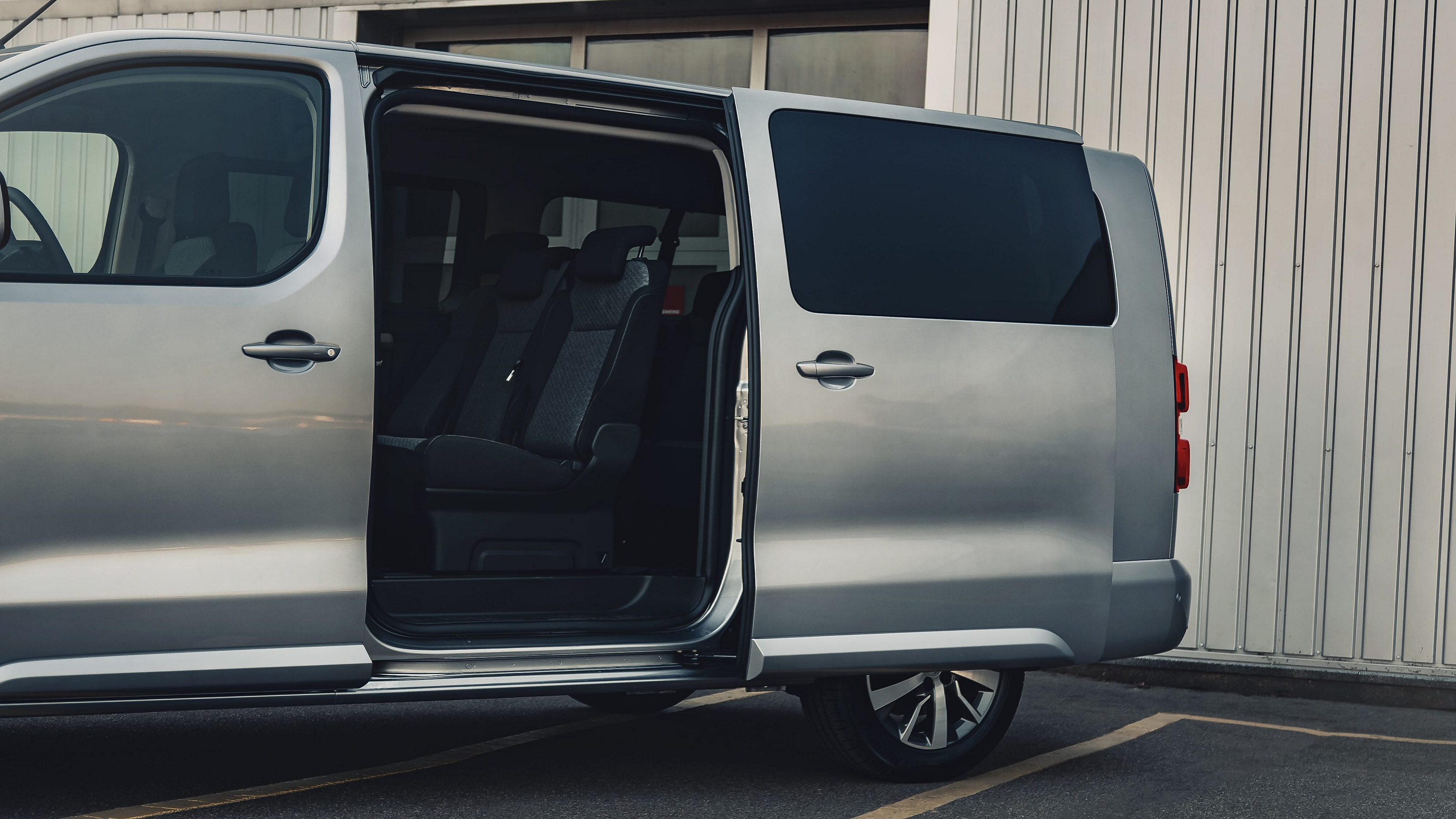 A family interacting with Proace Verso 