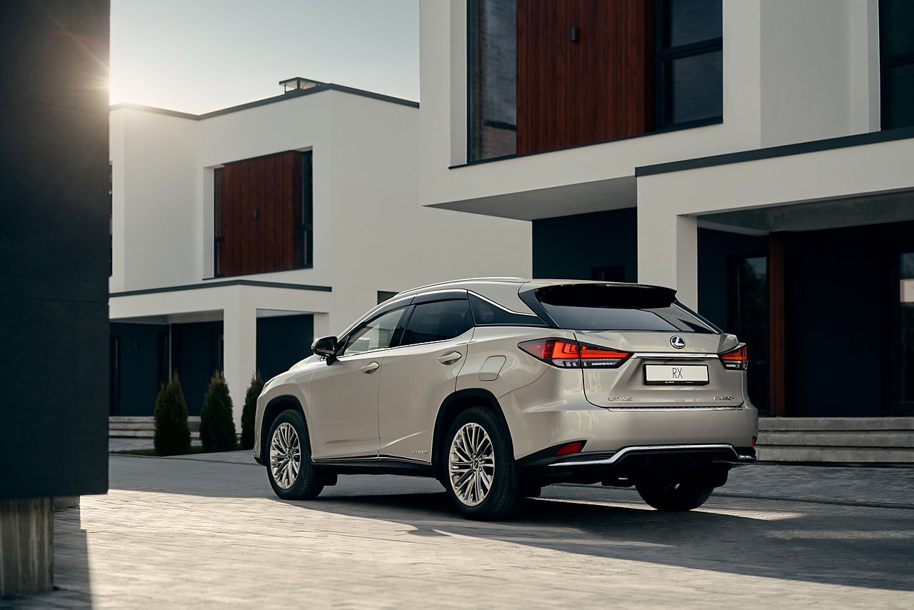 Начните лето с новым Lexus RX