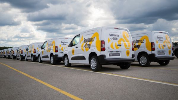 Toyoty PROACE CITY w barwach Sandwicz Szop