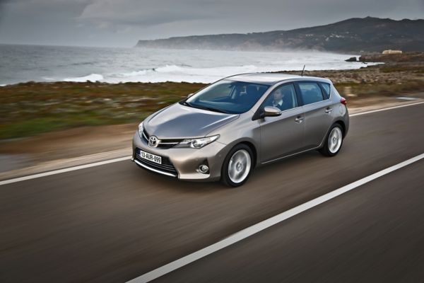 Toyota Auris  harmaa historiallinen