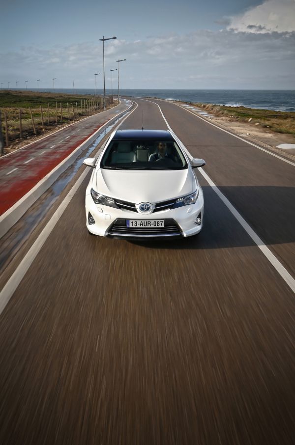 AURIS_HYBRID_DYN_27_DPL_2012