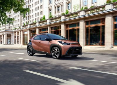 Toyota Aygo X Hybrid in citta
