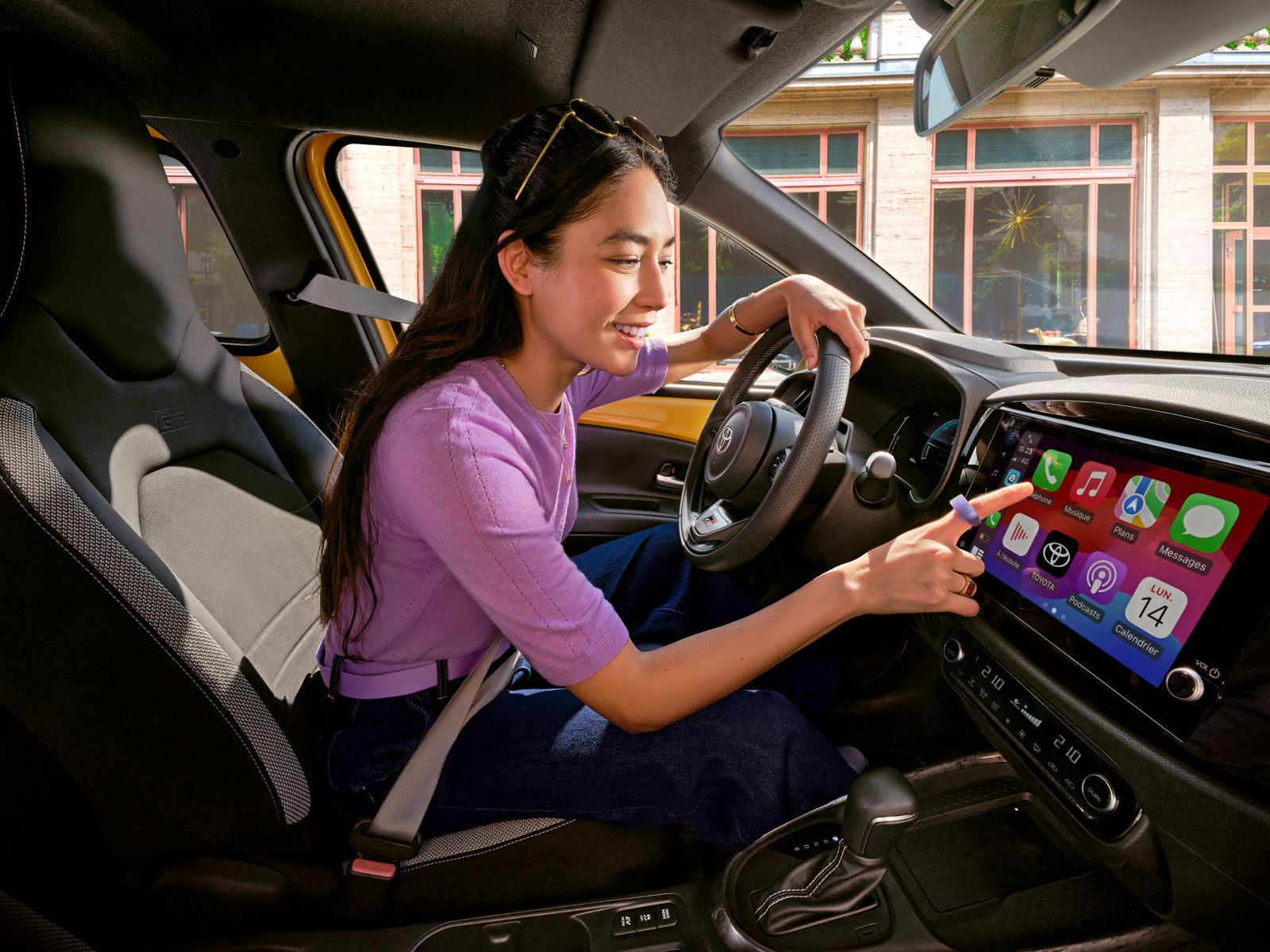 Aygo Xdriver interacting with the multimedia display