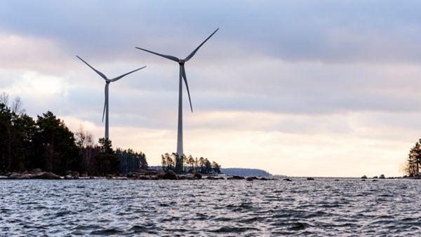 Useita kierrätettyjä korkeajänniteakkuja yhdistämällä myös tuulivoiman varastoiminen on mahdollista.