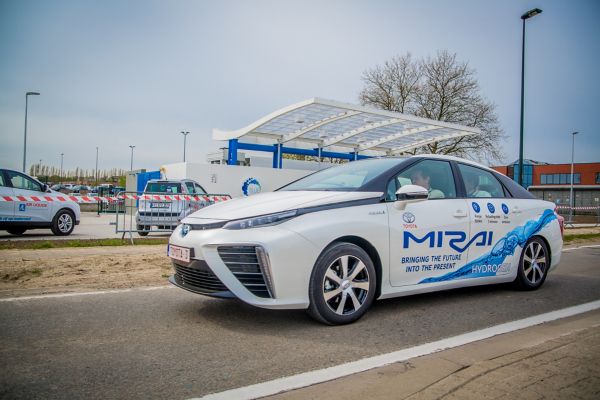 Mirai in front of charging station