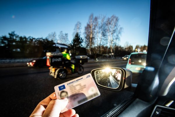 Ajokortti Ajokorttilaki uudistuu ja ajoaika lyhenee