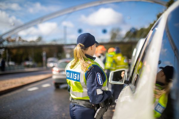 Ajokorttilaki uudistuu ja poliisi valvoo