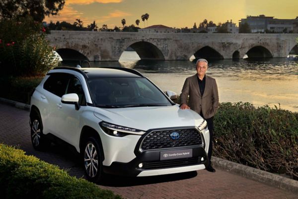 Ali Haydar Bozkurt Corolla Cross Hybrid ile birlikte