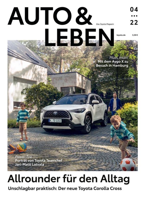 Auto & Leben Magazin Cover - weißer Rav-4 Plug-in steht in einer Hauseinfahrt, drumherum spielende Kinder und Eltern, die das Auto beladen, Aufschrift "Allrounder für den Alltag"