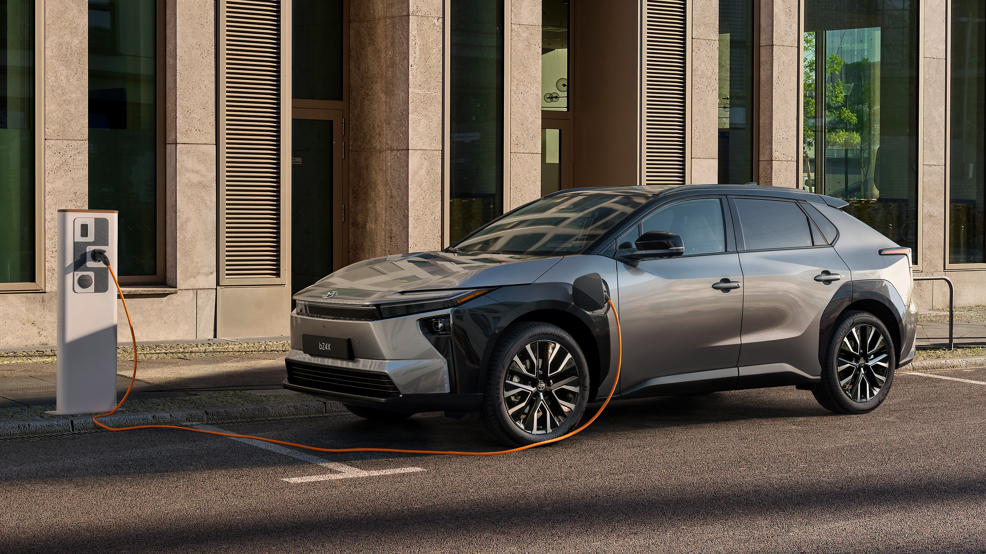 https://scene7.toyota.eu/is/image/toyotaeurope/BZ0001b_25%3ALarge-Landscape?fmt=png-alpha&op_usm=1.75%2C0.3%2C2%2C0&resMode=sharp2&ts=1751283672108
