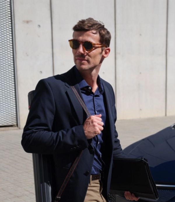 Smart casual man with sunglasses