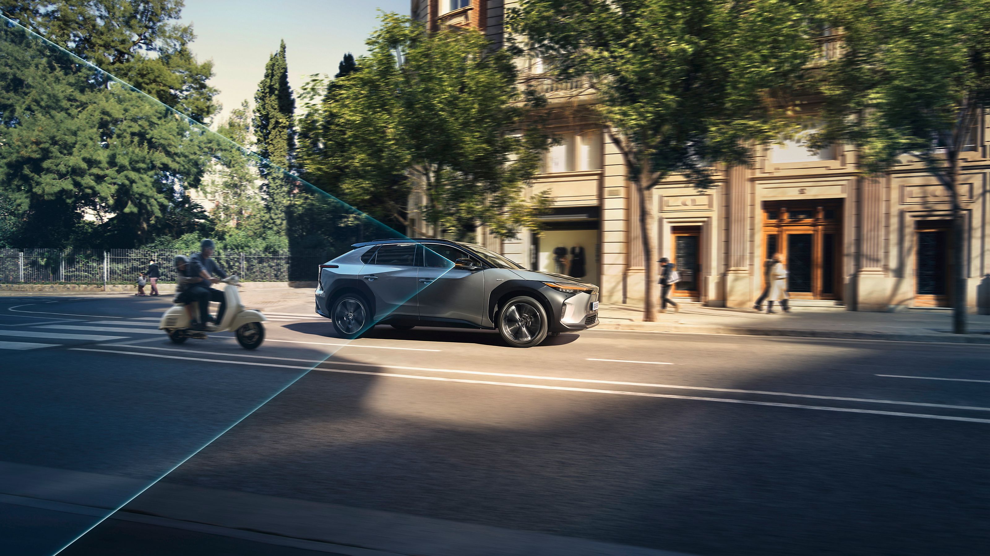 Toyota bZ4X dans un environnement urbain