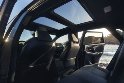 Stylový a prostorný interiér Toyota bZ4X