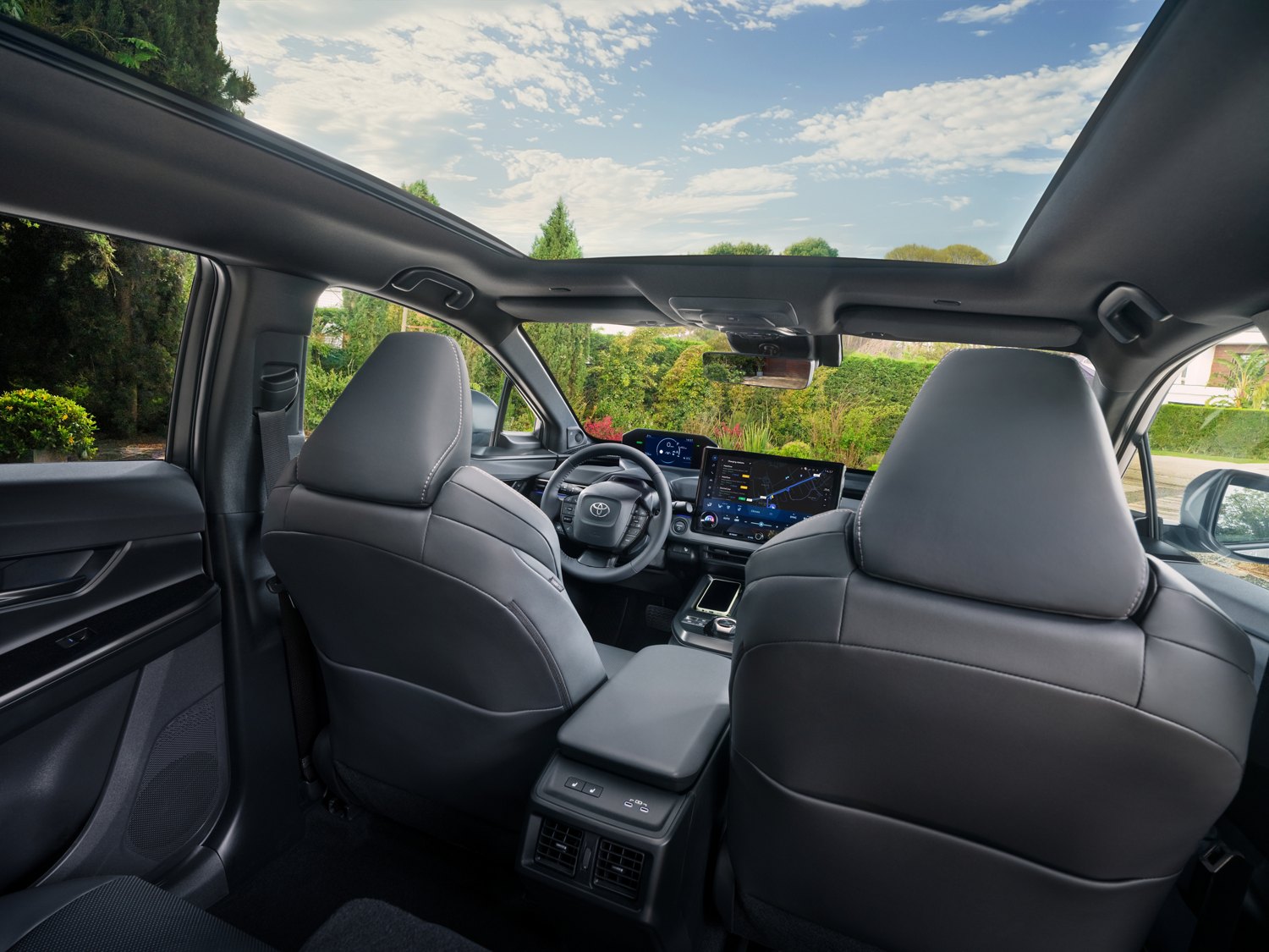 Toyota bZ4X tágas utastere panorámatetővel