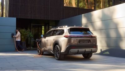 Toyota bZ4X Touring wird geladen