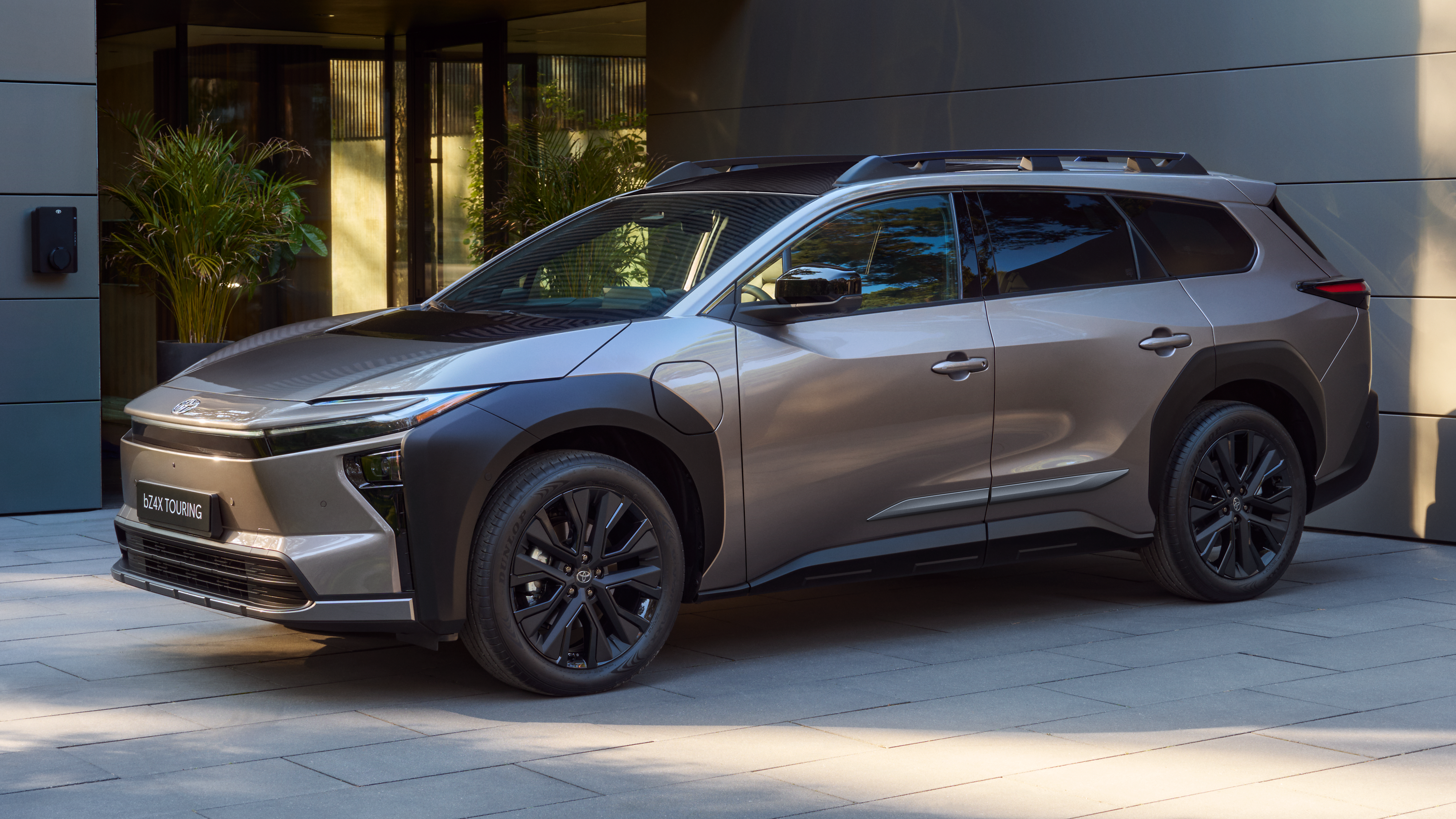 Toyota bZ4X Touring: SUV-ul escapadelor tale cu familia