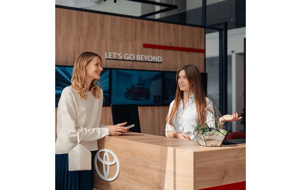 dealer with client