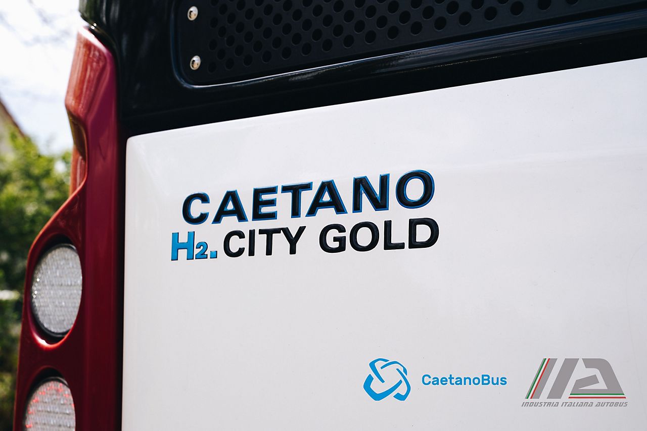 Caetano fuel cell bus on a test in Oviedo - Sustainable Bus