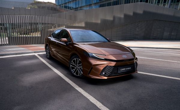 Camry Hybrid седан