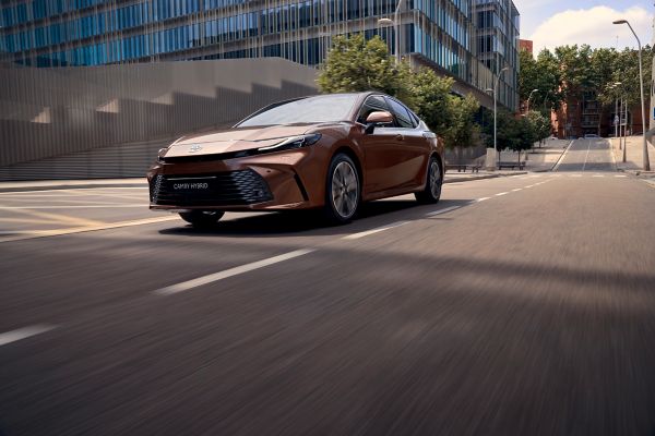 Camry Hybrid седан