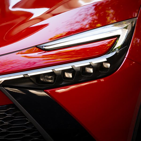 Toyota C-HR langa mare